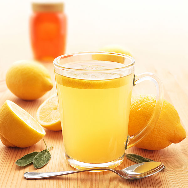 чай с медом или же лимоном для лечения горла